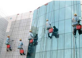 如何保證外墻清洗的安全性？